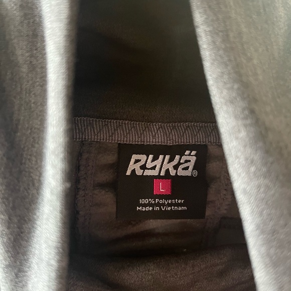 Women’s L Grey casual/workout sweater. - Picture 3 of 6